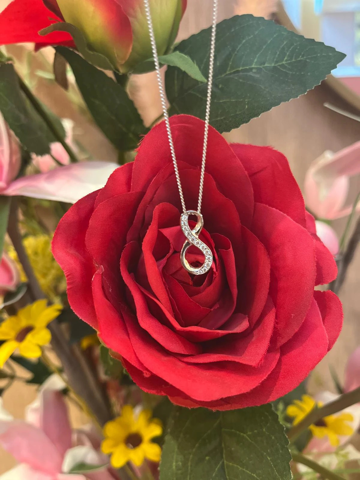 Witgouden infinity Hanger met diamant